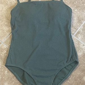 Brand new Dark Green Kona Sol Women’s 1 piece bikini Large (12-14)
